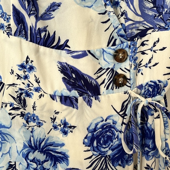 Dress - Picture 4 of 4